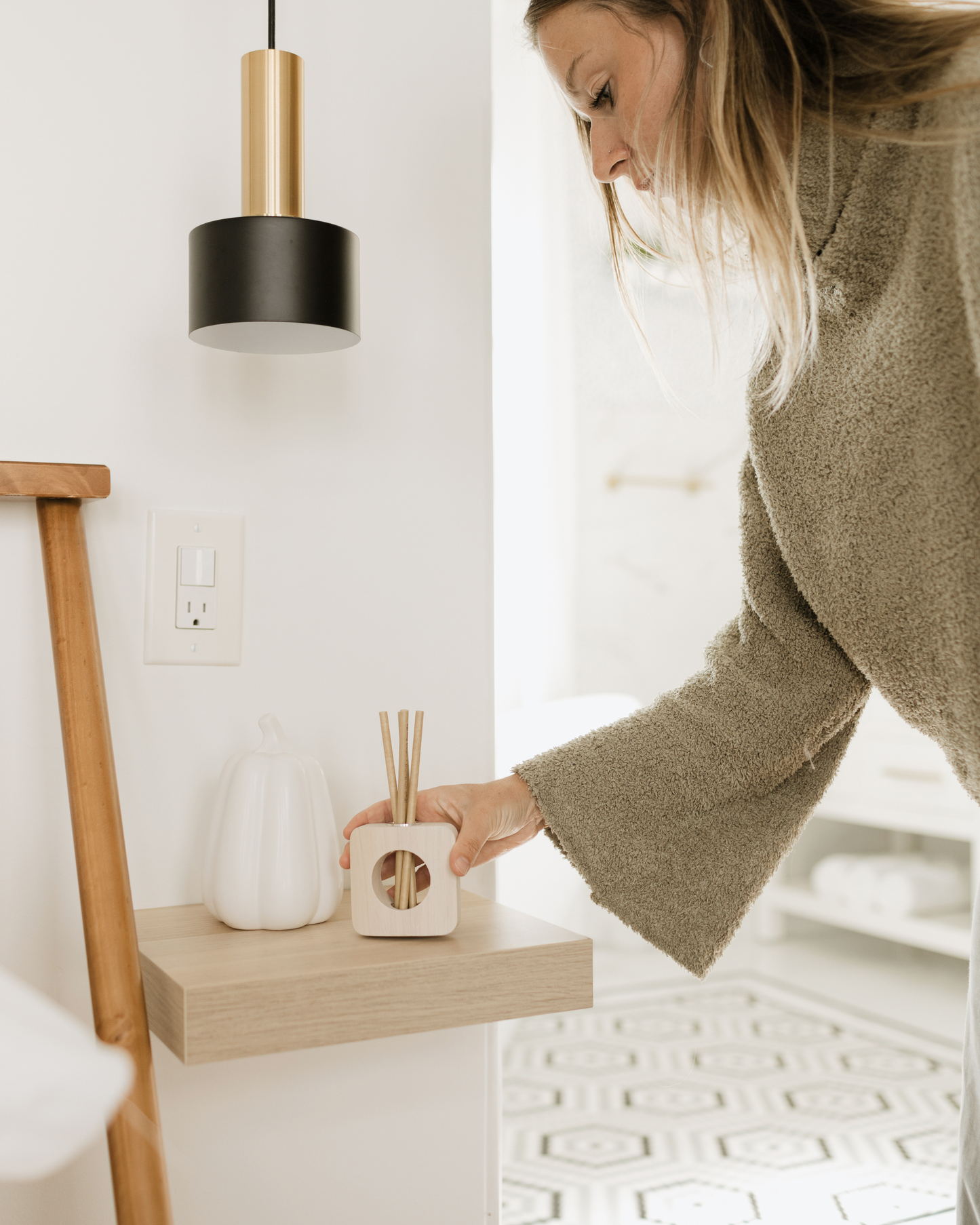 Mango Wood stand in use - lifestyle image (scent Stix sold separately)